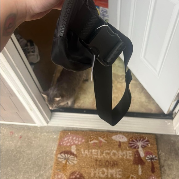 NWT lululemon belt bag - Picture 2 of 3